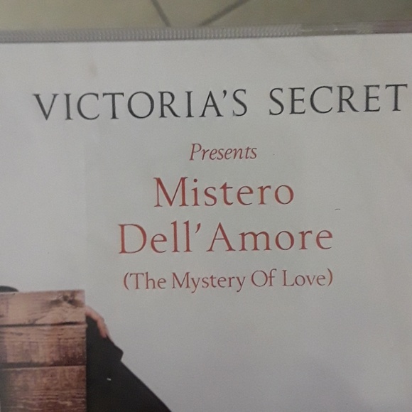 VICTORIA`S SECRET. ANDREA BOCELLI(MUCIC) - Picture 2 of 3